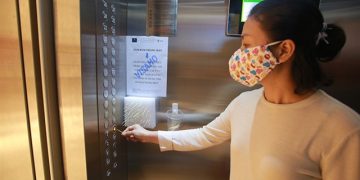 Alldaynews.gr Τι ισχύει για τη χρήση ασανσέρ, εν μέσω κορωνοϊού