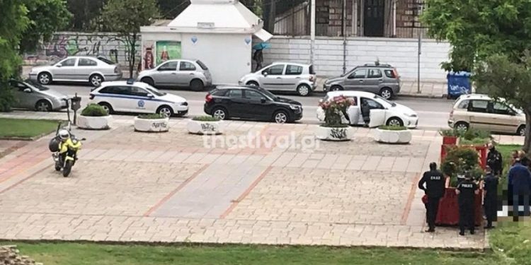 ΠΡΙΝ ΛΙΓΟ: Εντοπίστηκε πτώμα απέναντι από τα Πανεπιστήμια στην Θεσσαλονίκη (pics)