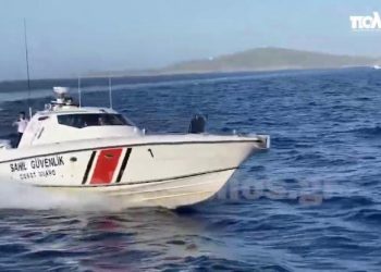 Τούρκοι Λιμενικοί παρενοχλούν Έλληνες στις Οινούσσες – Επενέβη ελληνικό λιμενικό και Frontex αλλά έφεραν και 2ο σκάφος (Video)