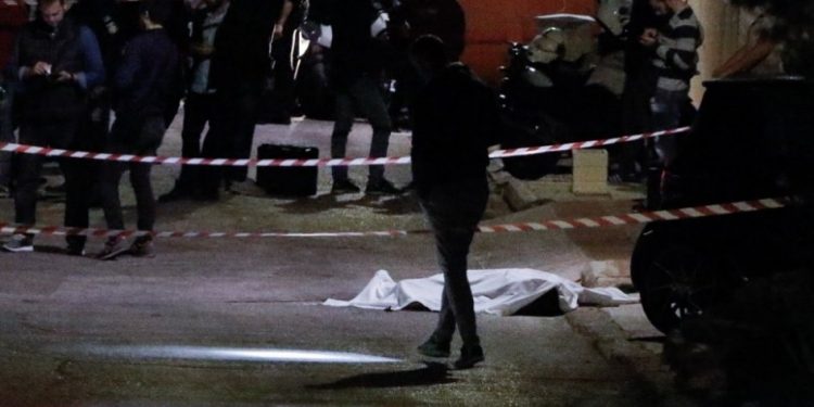 Alldaynews.gr Συμβαίνει Τώρα στη Βούλα! Μαφιόζικη εκτέλεση Εν Ψυχρώ με δύο σφαίρες στο κεφάλι