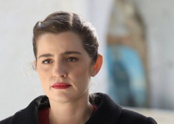 Άγριες Μέλισσες: ΣΟΚ! Η μοιραία συνάντηση Ελένης – Θεοδοσίας βάφεται με αίμα