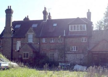 Tο μυστήριο της έπαυλης Έλληνα που ρημάζει στο Λονδίνο – Bentley, γιακούζι και… τηλεσκόπιο απομεινάρια του πλούτου (pics)