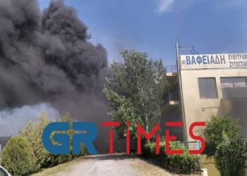 Εκρήξεις στη Θεσσαλονίκη – Πυρκαγιά σε επιχείρηση ελαστικών (Videos)