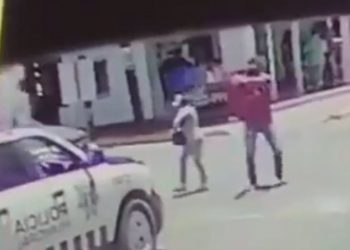 Εκτελεστές υποδύθηκαν το ζευγάρι και «γαζώνουν» περιπολικό – Το βίντεο σοκάρει