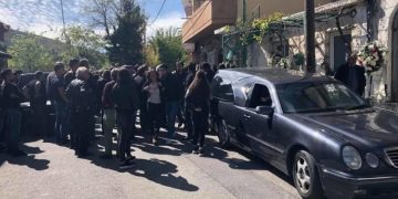 Σπαραγμός στην κηδεία του Γιώργου Ξυλούρη! Τελευταίο αντίο λίγο μετά τη βάφτιση του παιδιού του