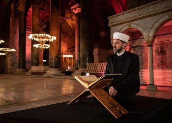 ΥΠΕΞ σε Τουρκία: Πρόκληση κατά των Χριστιανών η ανάγνωση Κορανίου μέσα στην Αγία Σοφία