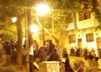 Επέμβαση των ΜΑΤ σε κόσμο σε πλατεία της Θεσσαλονίκης – Μάχη και Κυνηγητό (pics, video)