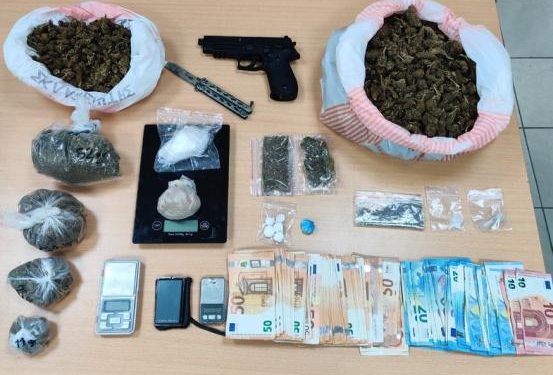 Alldaynews.gr Το μπουλόνι, το ποτό, και τα σουβλάκια – Πώς πιάσανε εμπόρους κοκαΐνης σε Αθήνα – Πελοπόννησο