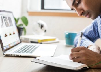 Μάθημα με ανοιχτές κάμερες, σε ανήλικους μαθητές, δεν έχει διανοηθεί να κάνει κανένας υπουργός Παιδείας