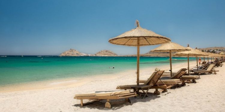 Alldaynews.gr Αλλάζουν όλα στις παραλίες: Τι ισχύει για ξαπλώστρες, ομπρέλες και οργανωμένες πλαζ