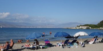 Πρύτανης ΕΚΠΑ Δημόπουλος: Θάλασσες και πισίνες είναι ασφαλείς