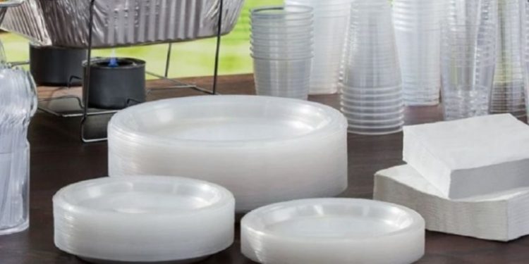 Τέλος τα πλαστικά μιας χρήσης από 1η Ιουλίου – Τι αλλάζει στην καθημερινότητά μας