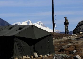 Στρατιώτες έλυσαν τις διαφορές τους «σαν άνδρες»: Πλακώθηκαν με μπουνιές και πέτρες