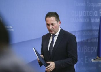 Αμήχανη απάντηση Πέτσα για το βίντεο θανάτου πρόσφυγα από πυρά στον Έβρο (Video)