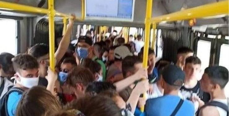 Alldaynews.gr Στα αστικά λεωφορεία του ΟΑΣΑ δεν υπάρχει Κορωνοϊός! Ο κακός χαμός στα δρομολόγια για τις παραλίες (video)