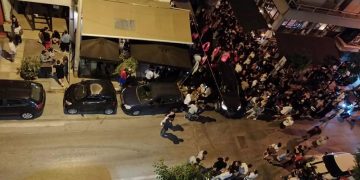 Alldaynews.gr Θεσσαλονίκη: Συνωστισμός με ποτά take away! Ζεστάθηκε και βγήκε ο κόσμος (video)