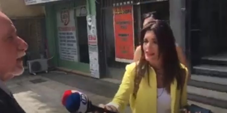 Alldaynews.gr Τρομακτική επίθεση με βιτριόλι στο Θησείο – Έχασε το μάτι της 34χρονη (video)