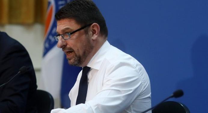 Alldaynews.gr Οι εικόνες που εξόργισαν τον Χαρδαλιά – Μάχη για ένα ποτό στον Βόλο (pic)