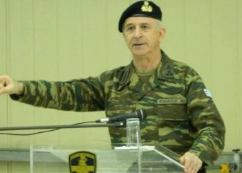 Στρατηγός Ζιαζιάς: Η φουστανέλα κρύβει από… «κάτω» της, πολύ ανδρισμό-Έτσι απαντά σε αρθρογράφο της «Κ»