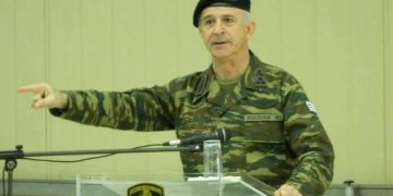 Alldaynews.gr Στρατηγός Ζιαζιάς: Η φουστανέλα κρύβει από… «κάτω» της, πολύ ανδρισμό-Έτσι απαντά σε αρθρογράφο της «Κ»