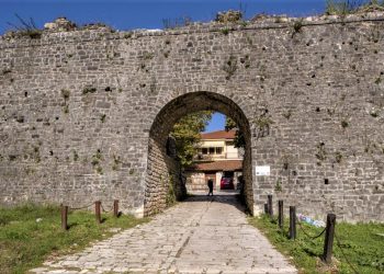 Ιωάννινα: Έλληνες και Αλβανοί έπαιξαν μπουνιές