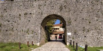 Alldaynews.gr Ιωάννινα: Έλληνες και Αλβανοί έπαιξαν μπουνιές