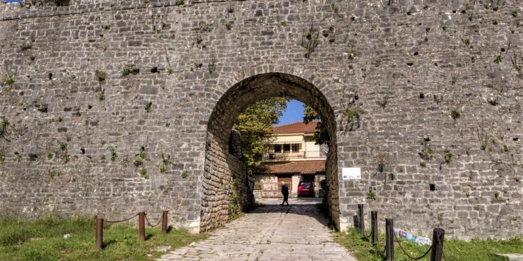 Alldaynews.gr Ιωάννινα: Έλληνες και Αλβανοί έπαιξαν μπουνιές