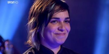 Alldaynews.gr Η φωτογραφία της vegan Ντέμης με τα μισο-φαγωμένα παϊδάκια μπροστά στο πιάτο της!