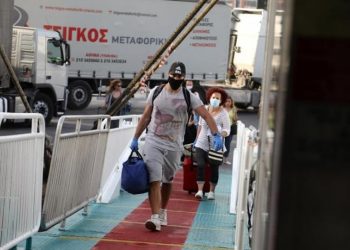 Ελεύθερη από σήμερα η πρόσβαση στα νησιά – Αναλυτικός οδηγός για τις μετακινήσεις με πλοίο