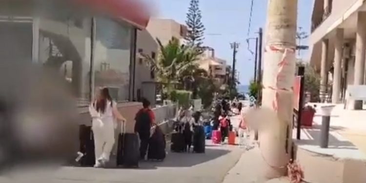 Alldaynews.gr Στα Χανιά οι πρώτοι τουρίστες – Προερχόμενοι από Σουηδία (Video)