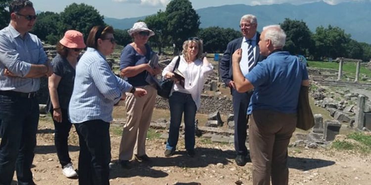 Alldaynews.gr Μενδώνη σε αρχαιολόγο: Όχι μαγκιές σε μένα – Τι έγραψε μάρτυρας για το περιστατικό