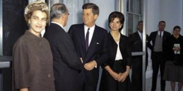 Alldaynews.gr Έφυγε από τη ζωή η Αμαλία Μεγαπάνου, πρώην σύζυγος του Κωνσταντίνου Καραμανλή (Video)