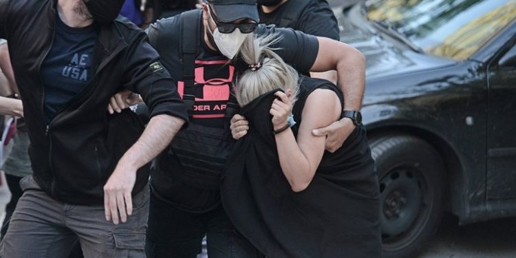 Oδηγός ΙΧ παρέσυρε, σκότωσε ντελιβερά και τον εγκατέλειψε αβοήθητο[photos]