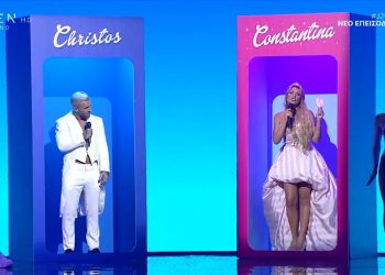 J2US: Η Σπυροπούλου ντύθηκε αυτό που όλοι περιμέναμε (video)