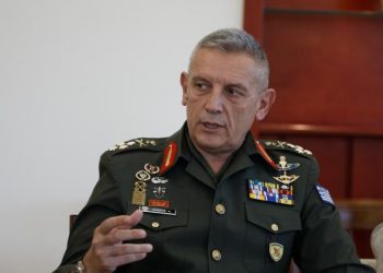 Ο Έλληνας ΓΕΕΘΑ στέλνει σκληρό μήνυμα προς Τουρκία: «Όποιος πατήσει το πόδι του σ’ ελληνικό έδαφος, θα τον κάψουμε!»