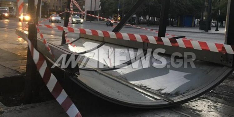 Σύνταγμα: Λεωφορείο έπεσε σε στάση – Μία τραυματίας (pics)