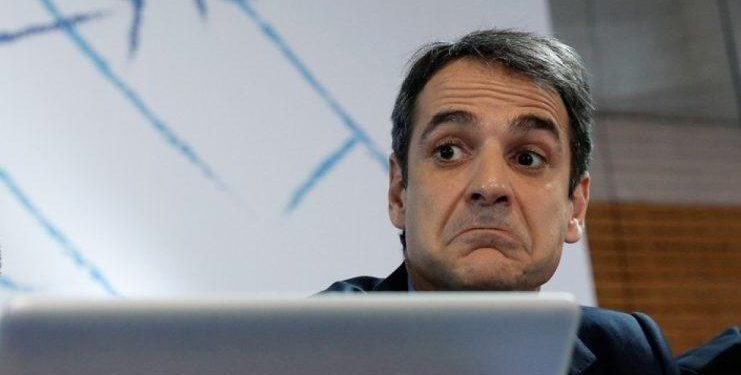 #menoumespiti: Σε ΑΝΥΠΑΡΚΤΑ site έδωσαν τα χρήματά σου Μητσοτάκης-Πέτσας