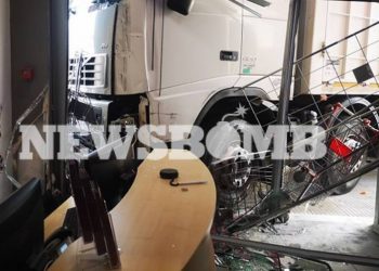Τραγωδία στην Πειραιώς: Νεκρός ο οδηγός του φορτηγού που «μπούκαρε» σε μαγαζί μετά από έμφραγμα