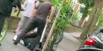 Κλωτσιές και ξύλο με ρόπαλο σε αστυνομικό που προσπαθεί να συλλάβει ύποπτο[video]