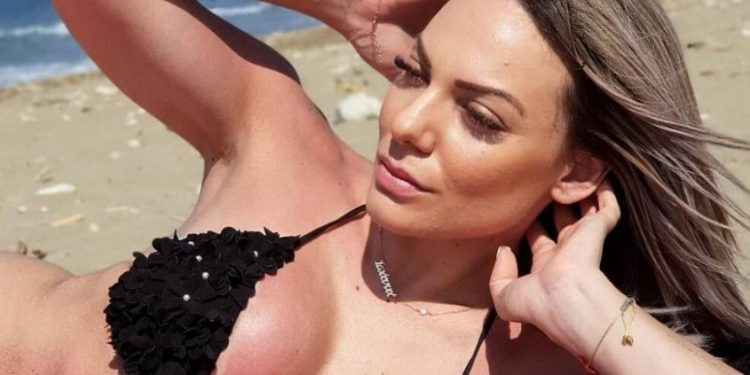 Η εντυπωσιακή δασκάλα που «εκτοπίζει» τον Λιάγκα[photos]