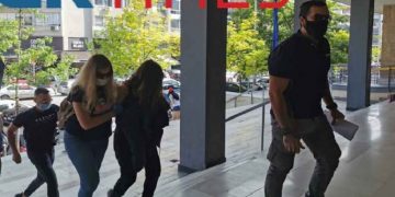 Alldaynews.gr Αυτές είναι στις Φωτογραφίες: Η Κόρη έβλεπε που Έσφαζε τον Πατέρα της η Μάνα της;
