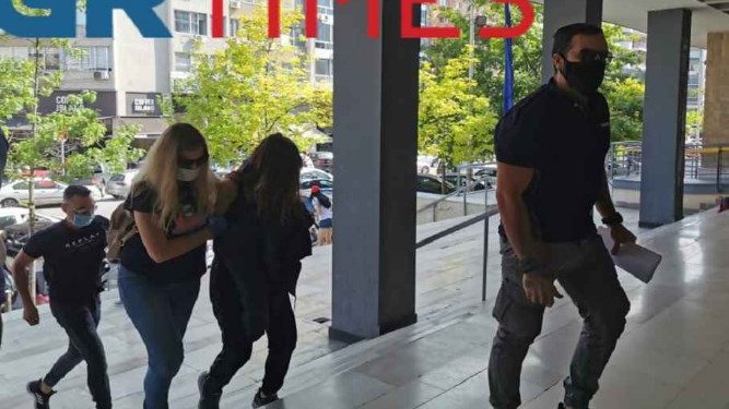 Alldaynews.gr Αυτές είναι στις Φωτογραφίες: Η Κόρη έβλεπε που Έσφαζε τον Πατέρα της η Μάνα της;