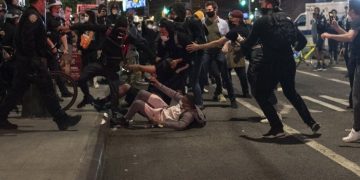 Alldaynews.gr Τραμπ σε κυβερνήτες: Θα σας πατήσουν – Τηλεφώνημα Πούτιν στον Αμερικανό πρόεδρο