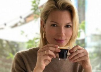 Οι “καυτές” φωτογραφίες της Βίκυς Καγιά με μαγιό!