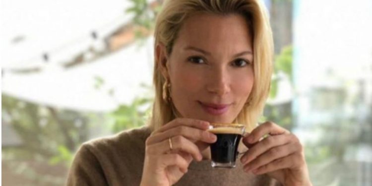 Οι “καυτές” φωτογραφίες της Βίκυς Καγιά με μαγιό!