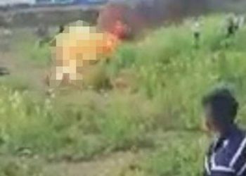 Έκαψαν ζωντανό φοιτητή – Πίστευαν ότι είναι μάγος[Σκληρές Εικόνες]