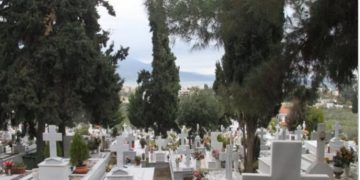 Έβαλε κρυφή κάμερα στον τάφο του άντρα της: Πάγωσε με αυτό που είδε[photo]