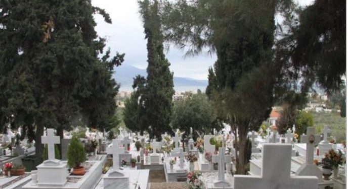 Έβαλε κρυφή κάμερα στον τάφο του άντρα της: Πάγωσε με αυτό που είδε[photo]