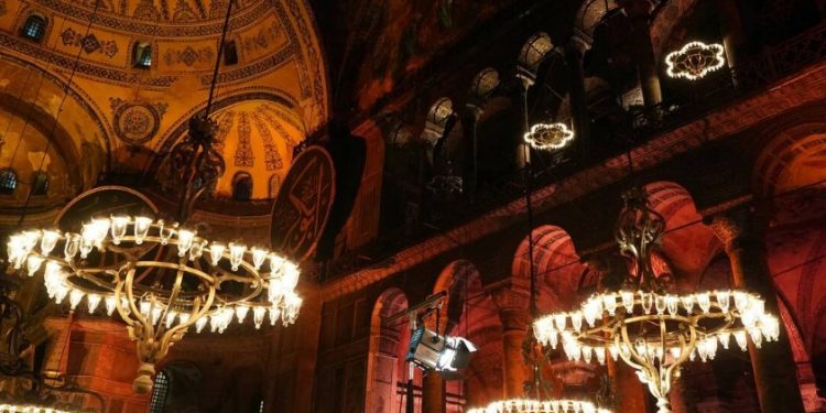 Αγιά Σοφιά – Δήλωση «βόμβα» Τούρκου ιστορικού: Ετοιμάζουν ήδη το… τζαμί