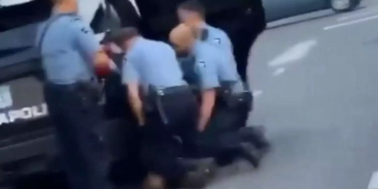 «Είναι κόπανος! Ήξερε τι έκανε» – Σοκάρει ο εκπαιδευτής του αστυνομικού που δολοφόνησε τον Φλόιντ[video]